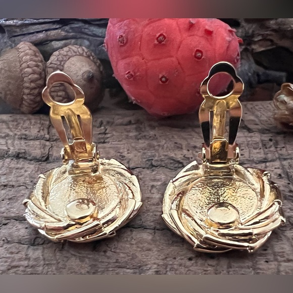 Nina Ricci Gold Plated Clip On Earrings Pinwheel Swarovski Crystals 3/4” - Picture 9 of 9